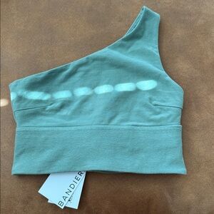 Bandier Women's Green One-Shoulder Crop Top